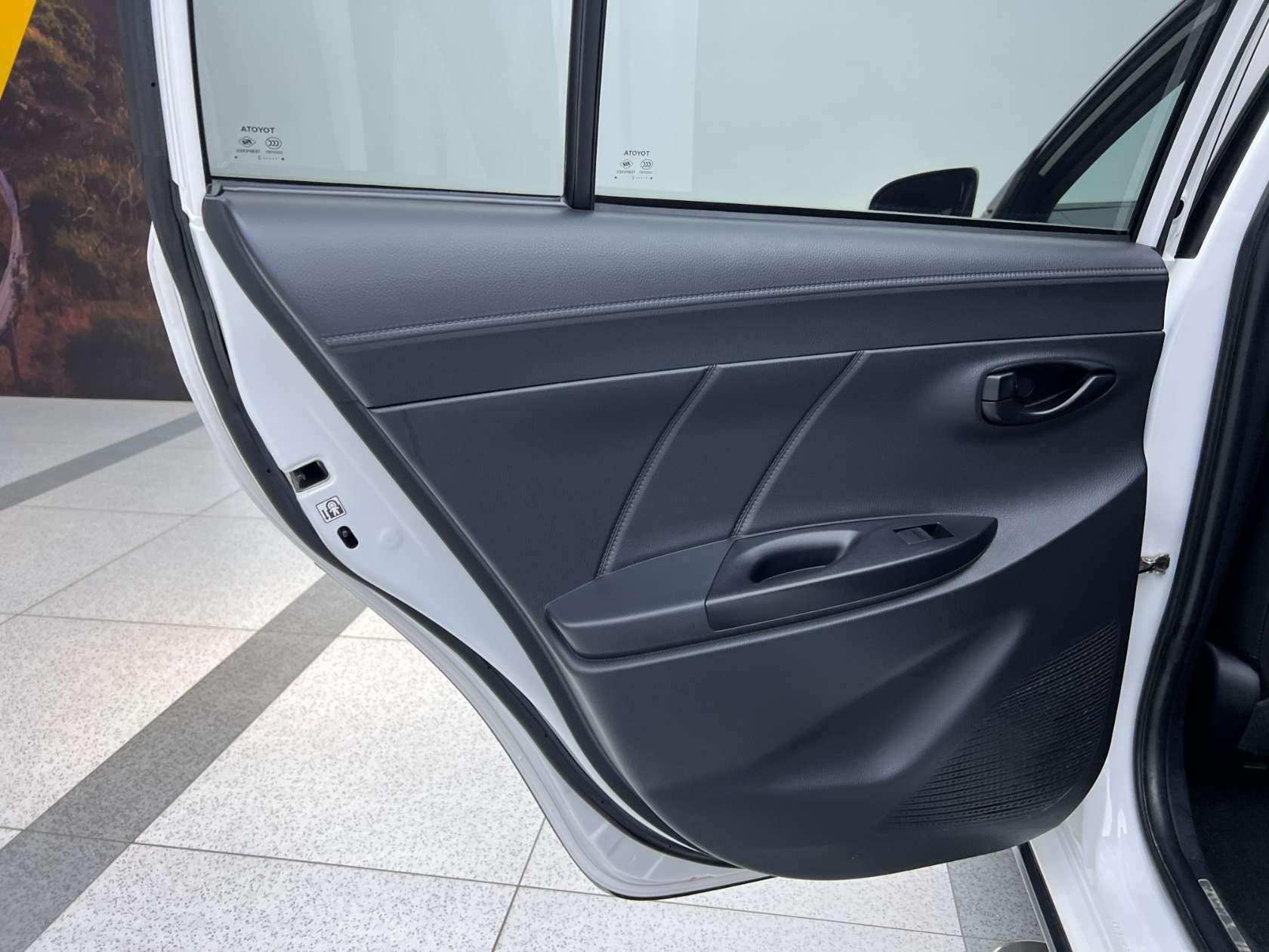 Toyota Yaris 2022, фото 15