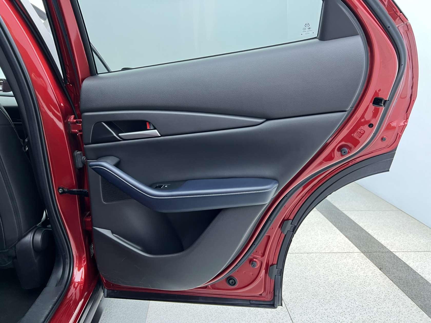 Mazda CX-30 2021, фото 17