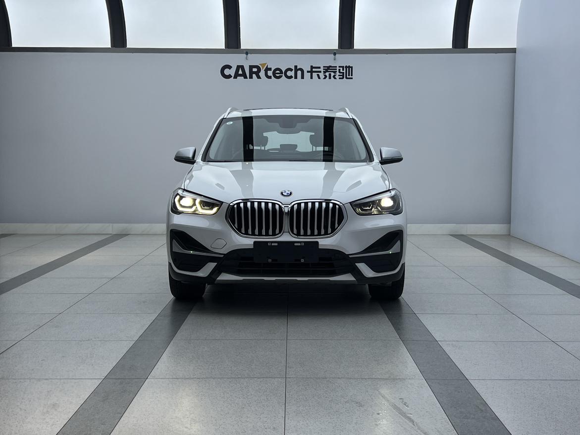 BMW X1 2021, фото 2
