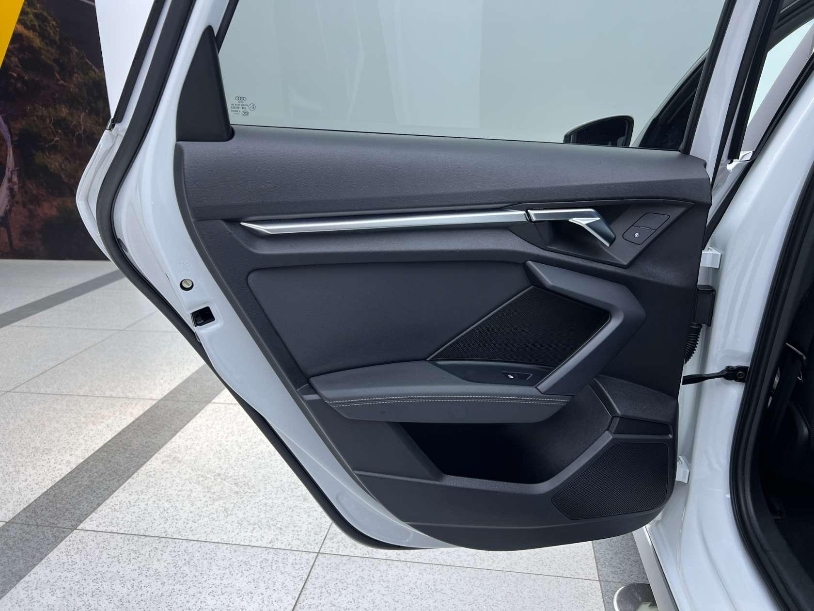 Audi A3 2022, фото 12