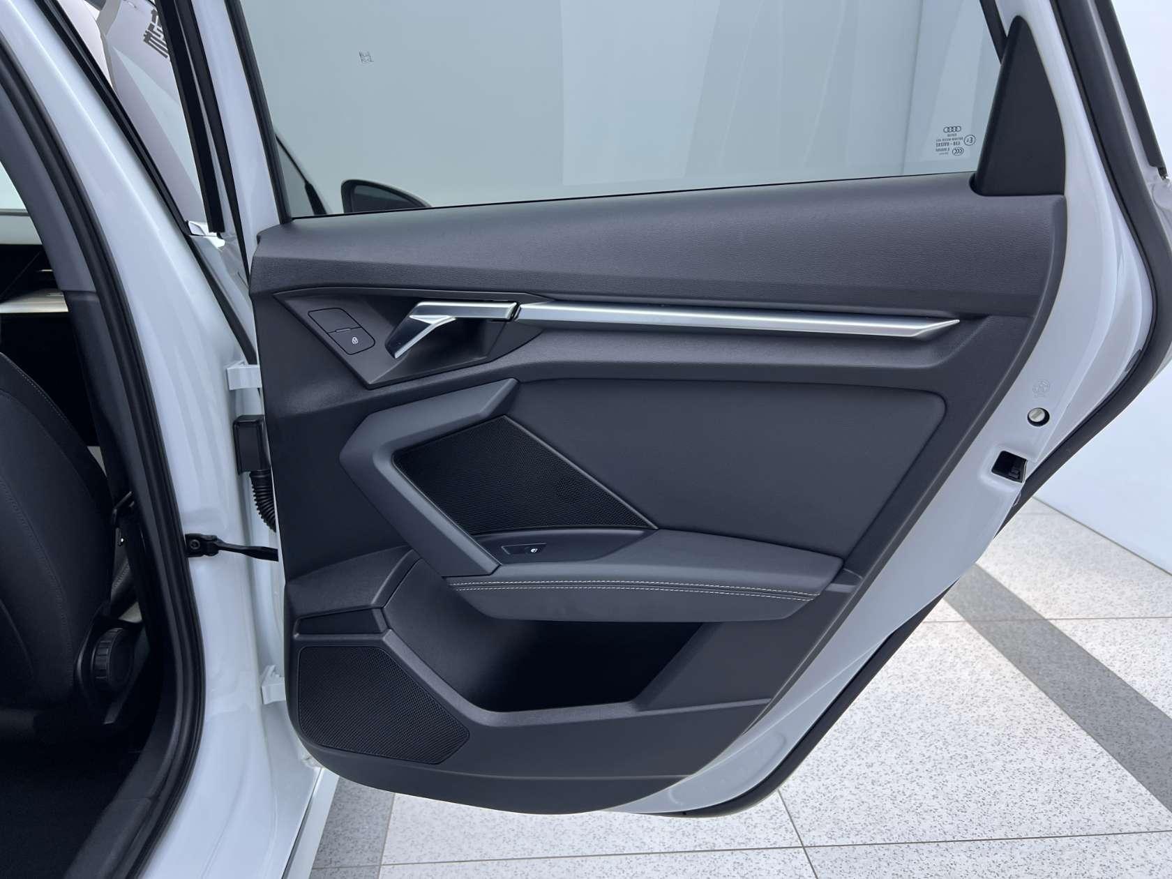Audi A3 2022, фото 14