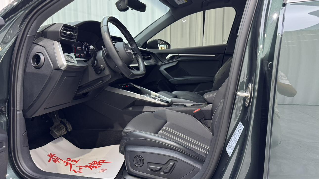 Audi A3 2023, фото 17