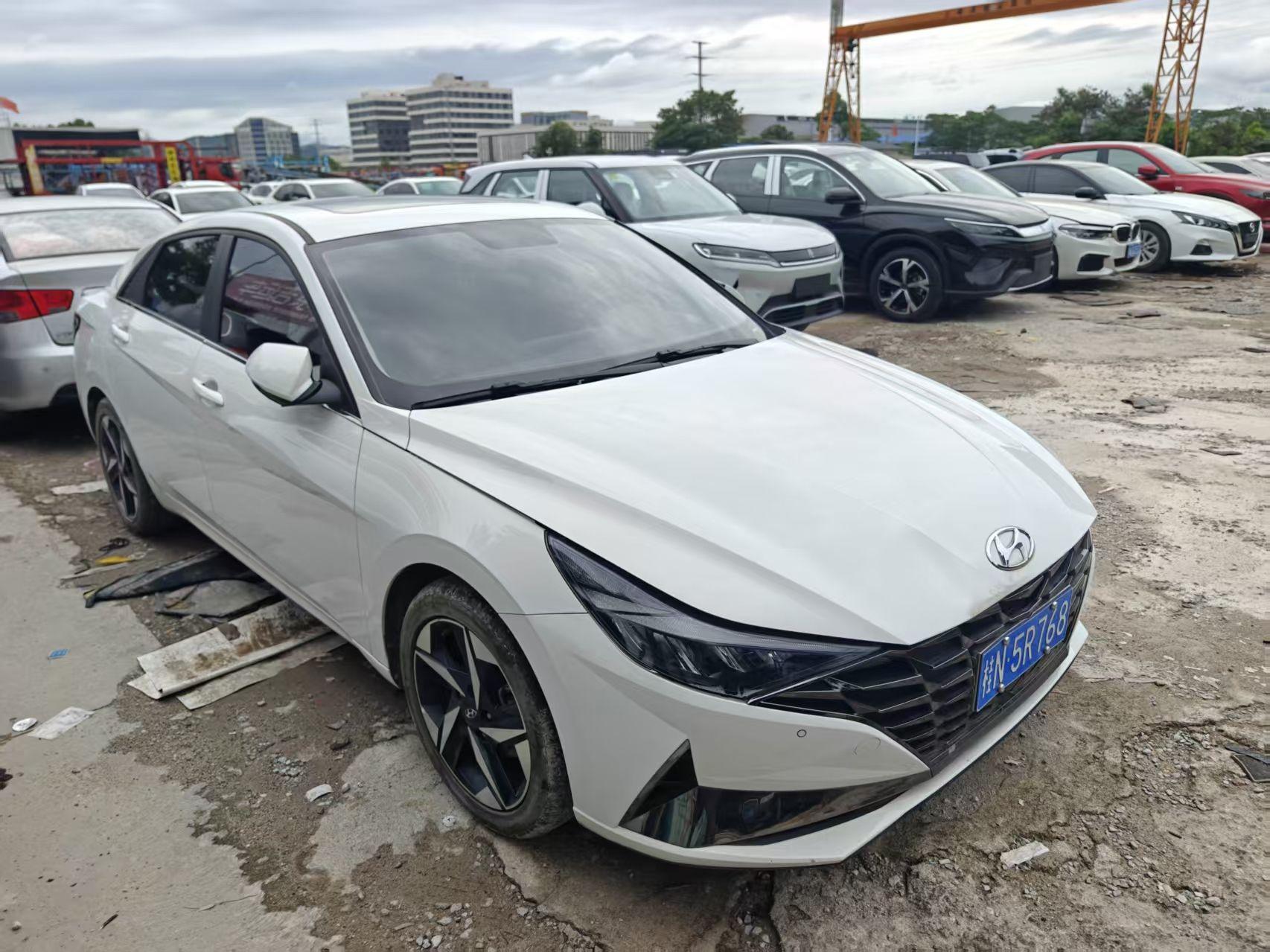 Hyundai Elantra 2023, фото 3