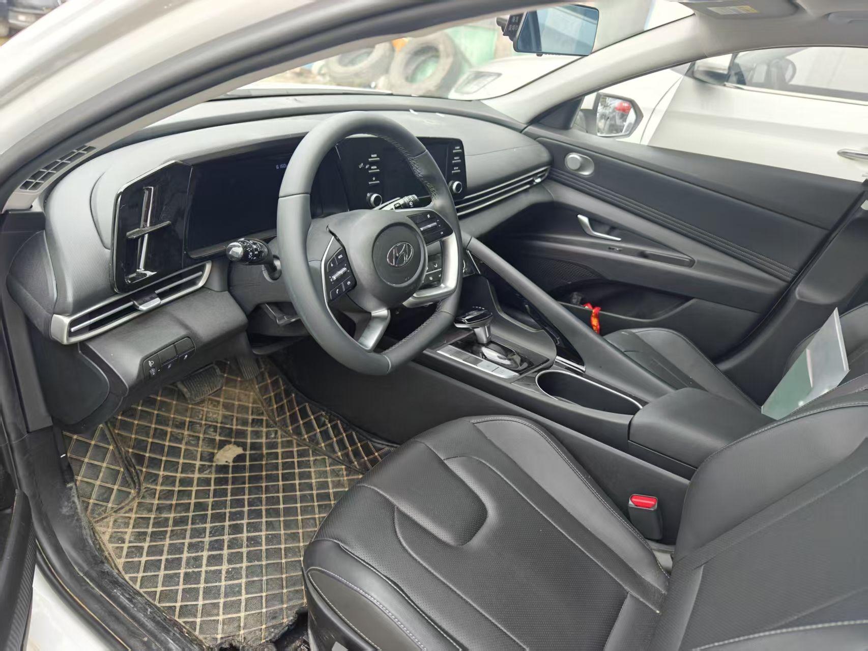 Hyundai Elantra 2023, фото 11