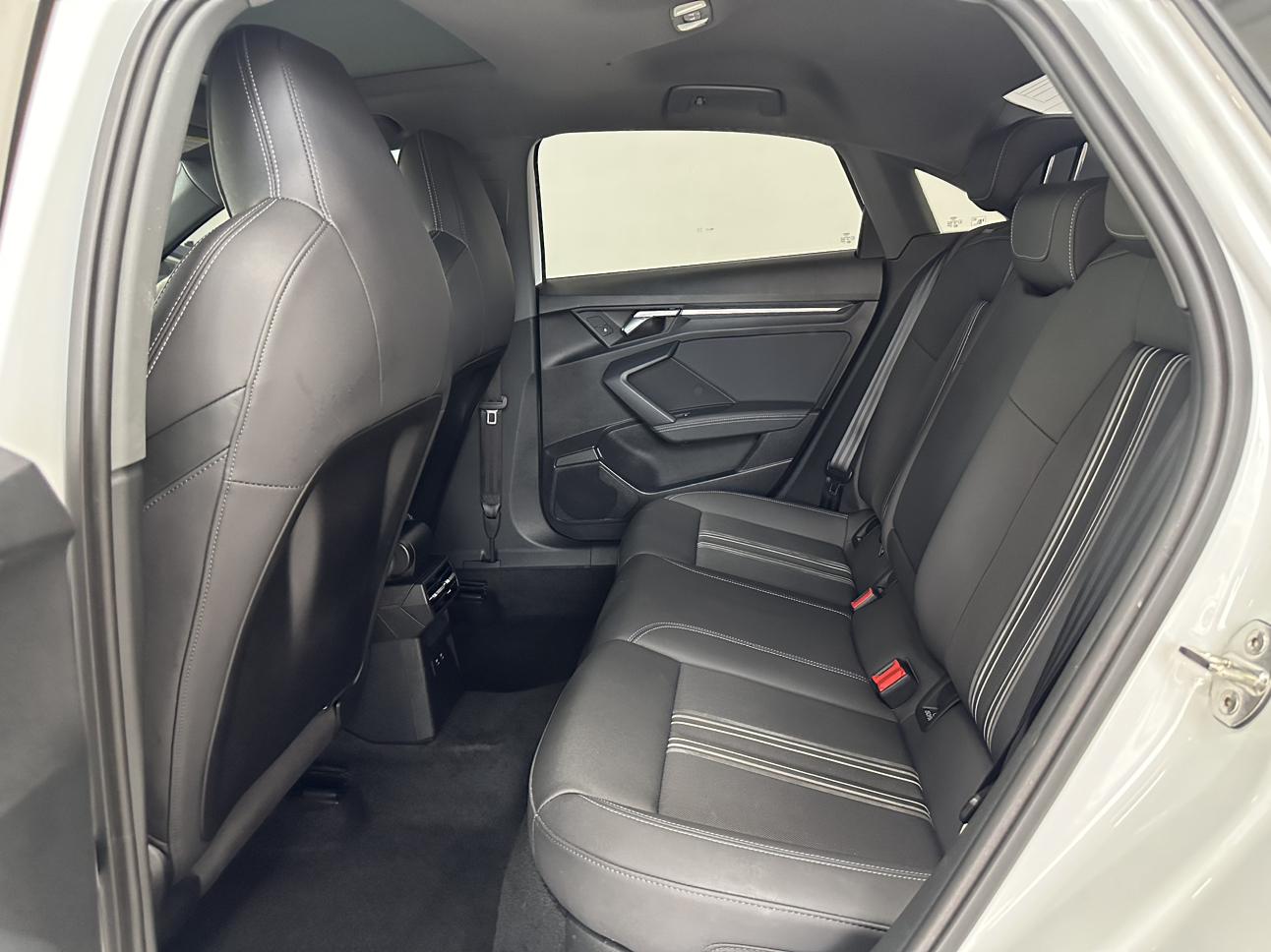 Audi A3 2022, фото 16