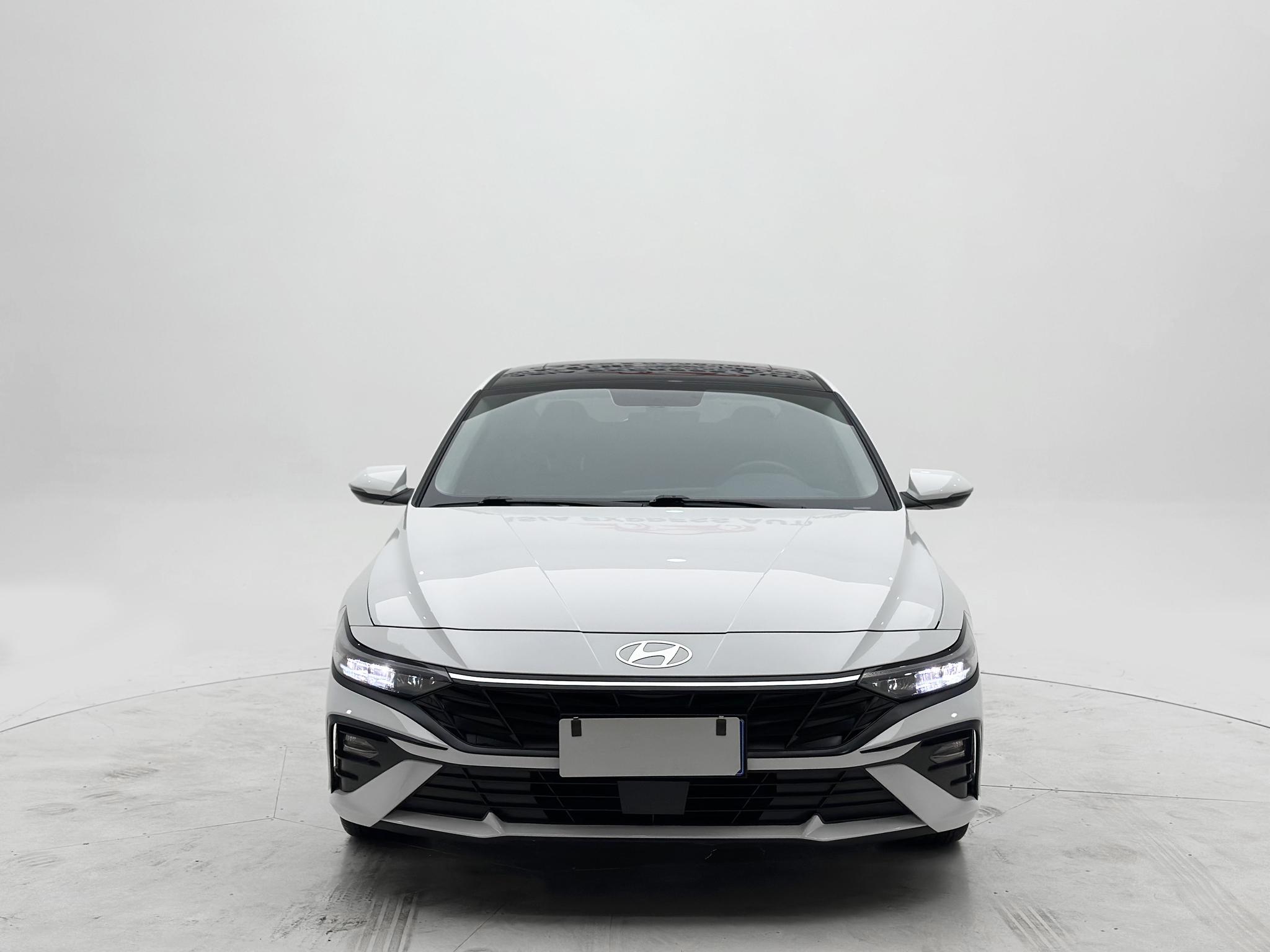 Hyundai Elantra 2023, фото 2