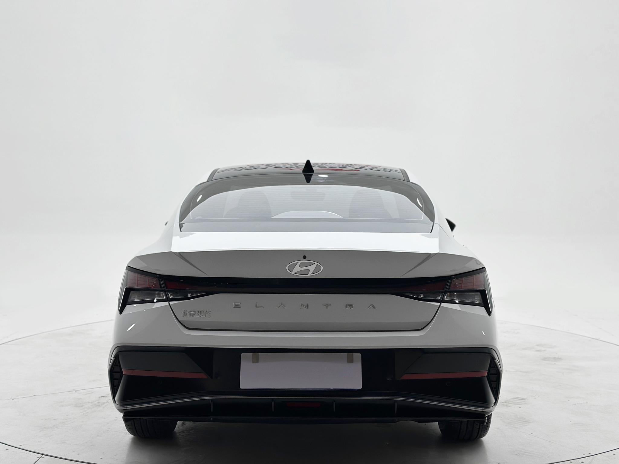 Hyundai Elantra 2023, фото 5
