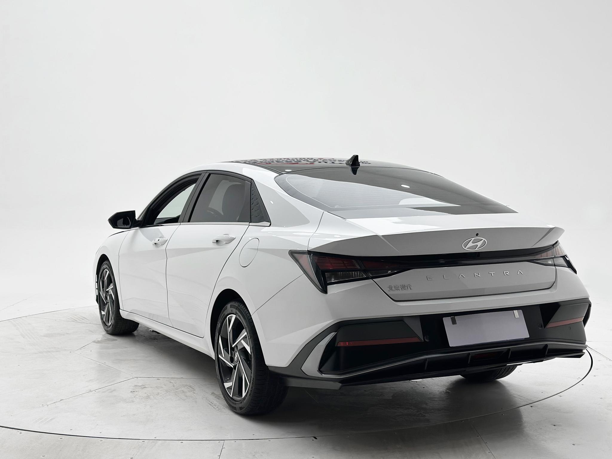 Hyundai Elantra 2023, фото 6