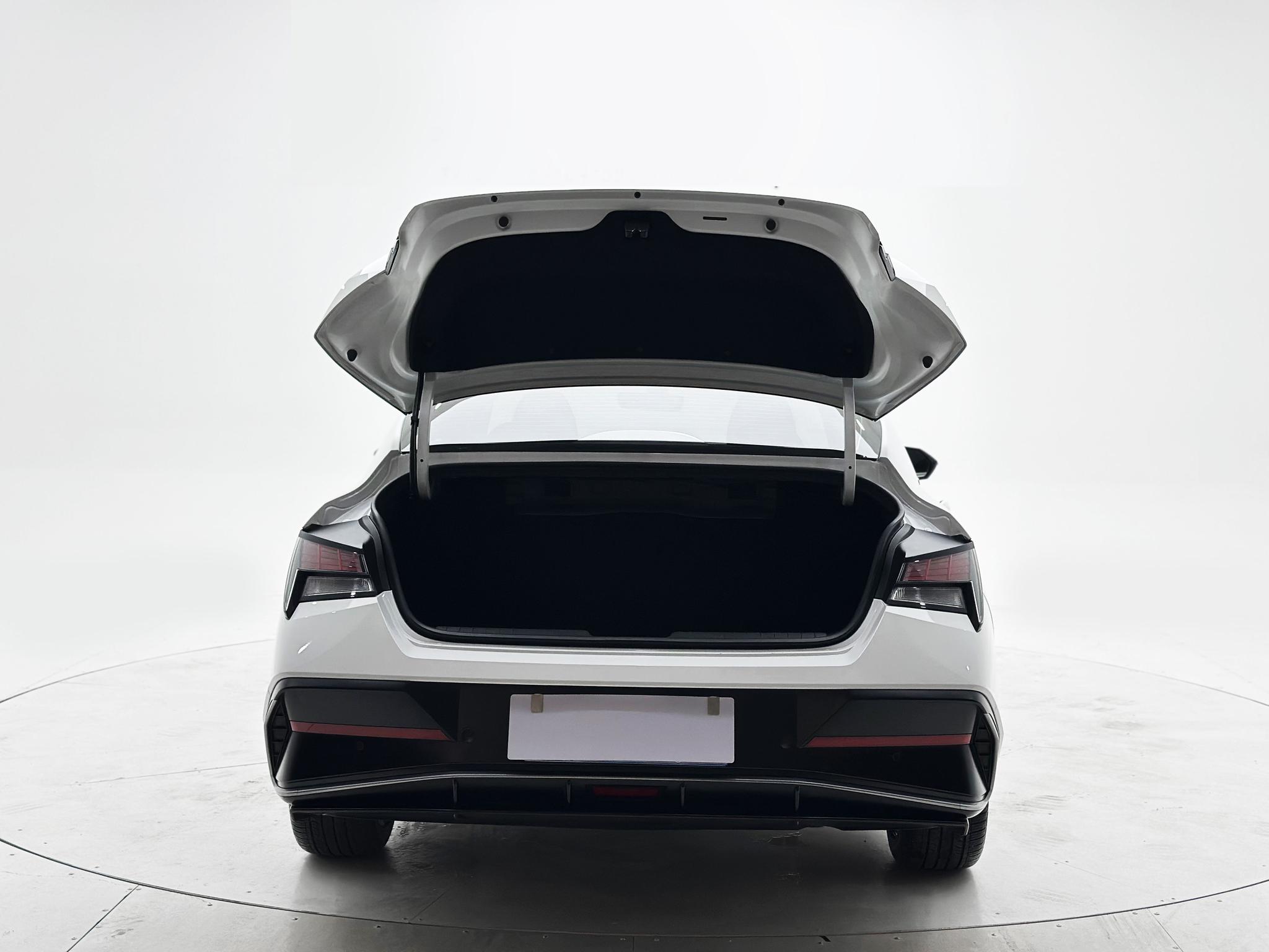Hyundai Elantra 2023, фото 9