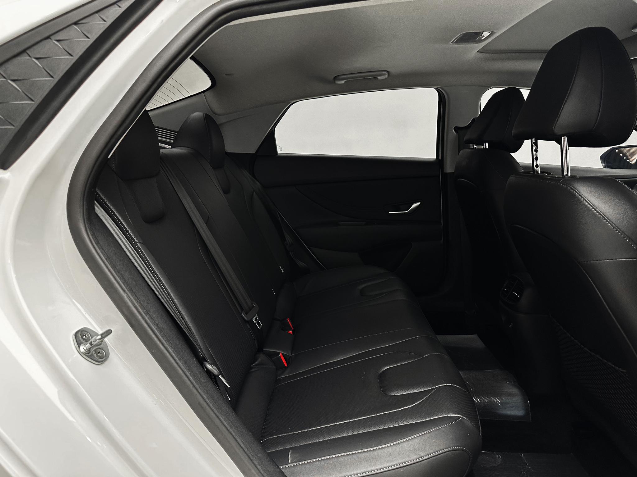 Hyundai Elantra 2023, фото 11