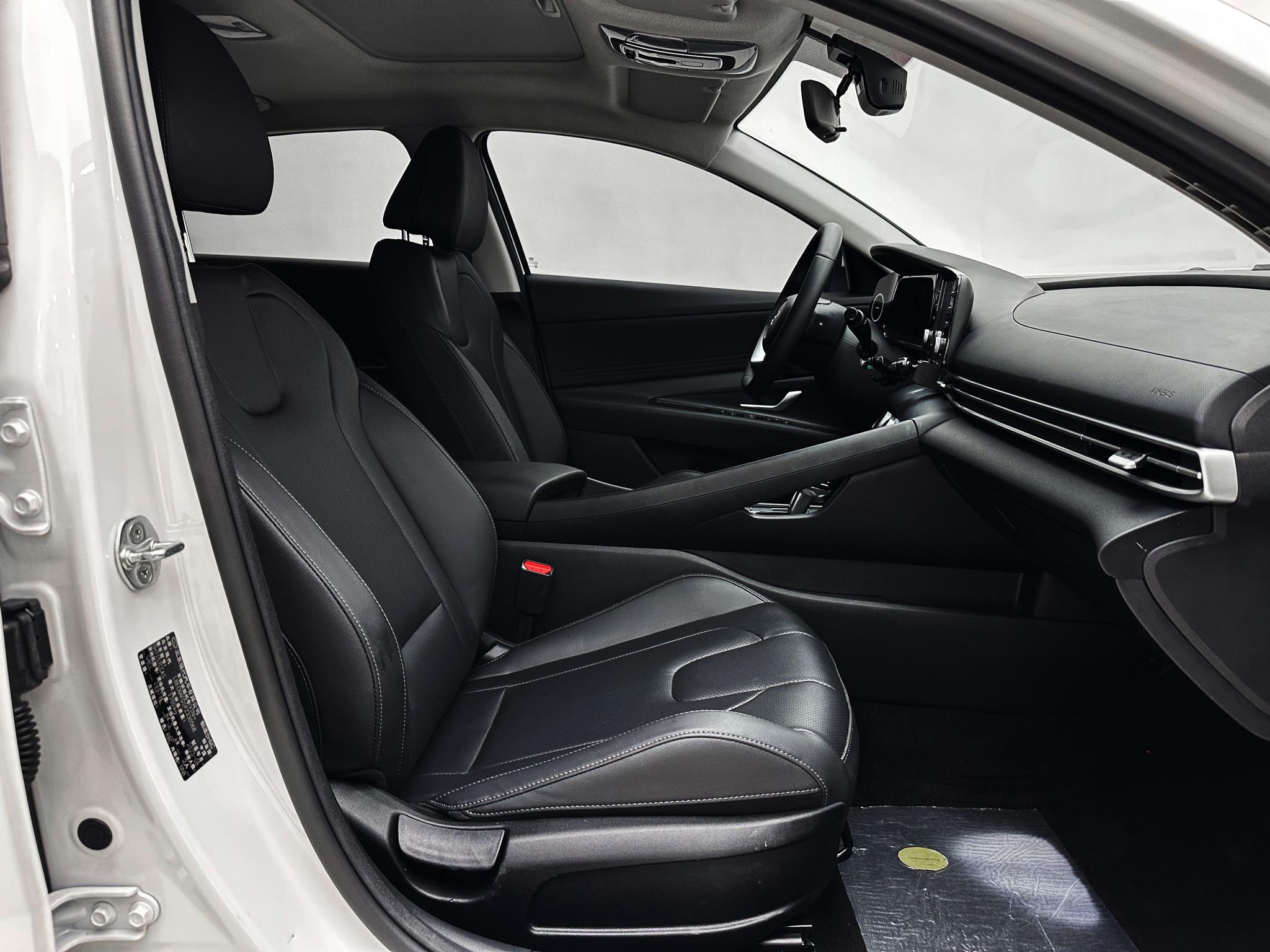 Hyundai Elantra 2023, фото 12