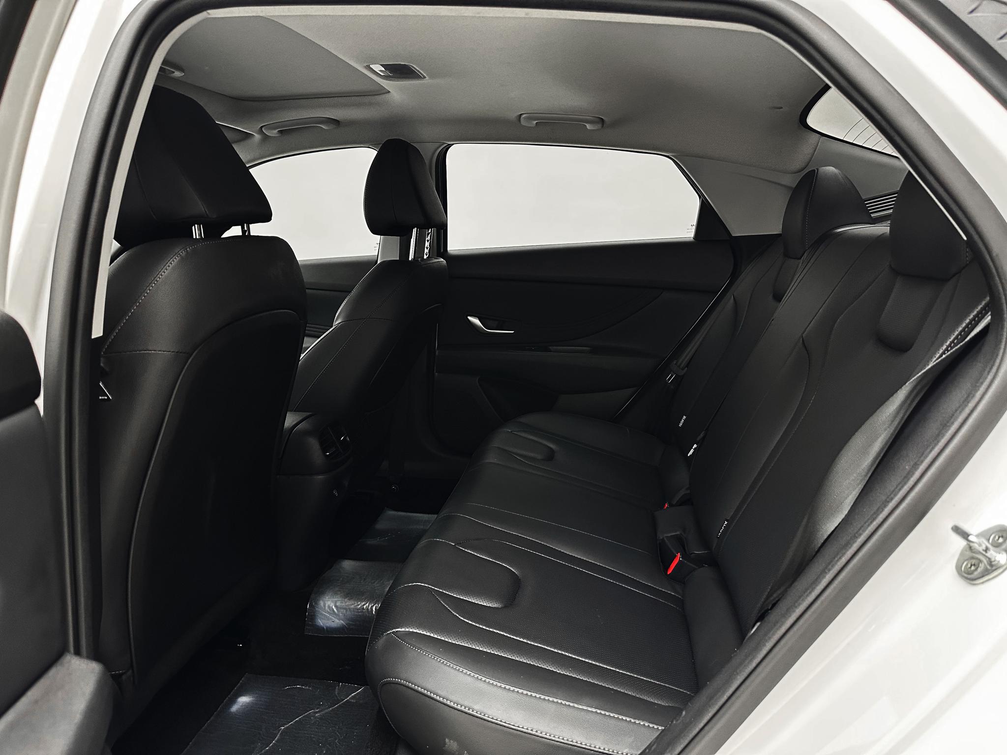 Hyundai Elantra 2023, фото 13