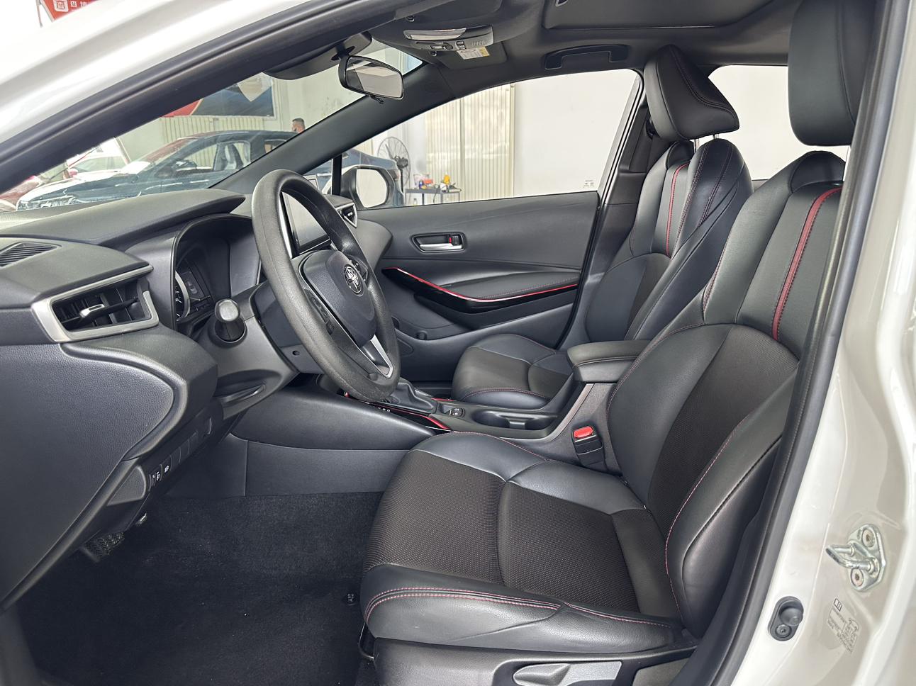 Toyota Corolla 2023, фото 16
