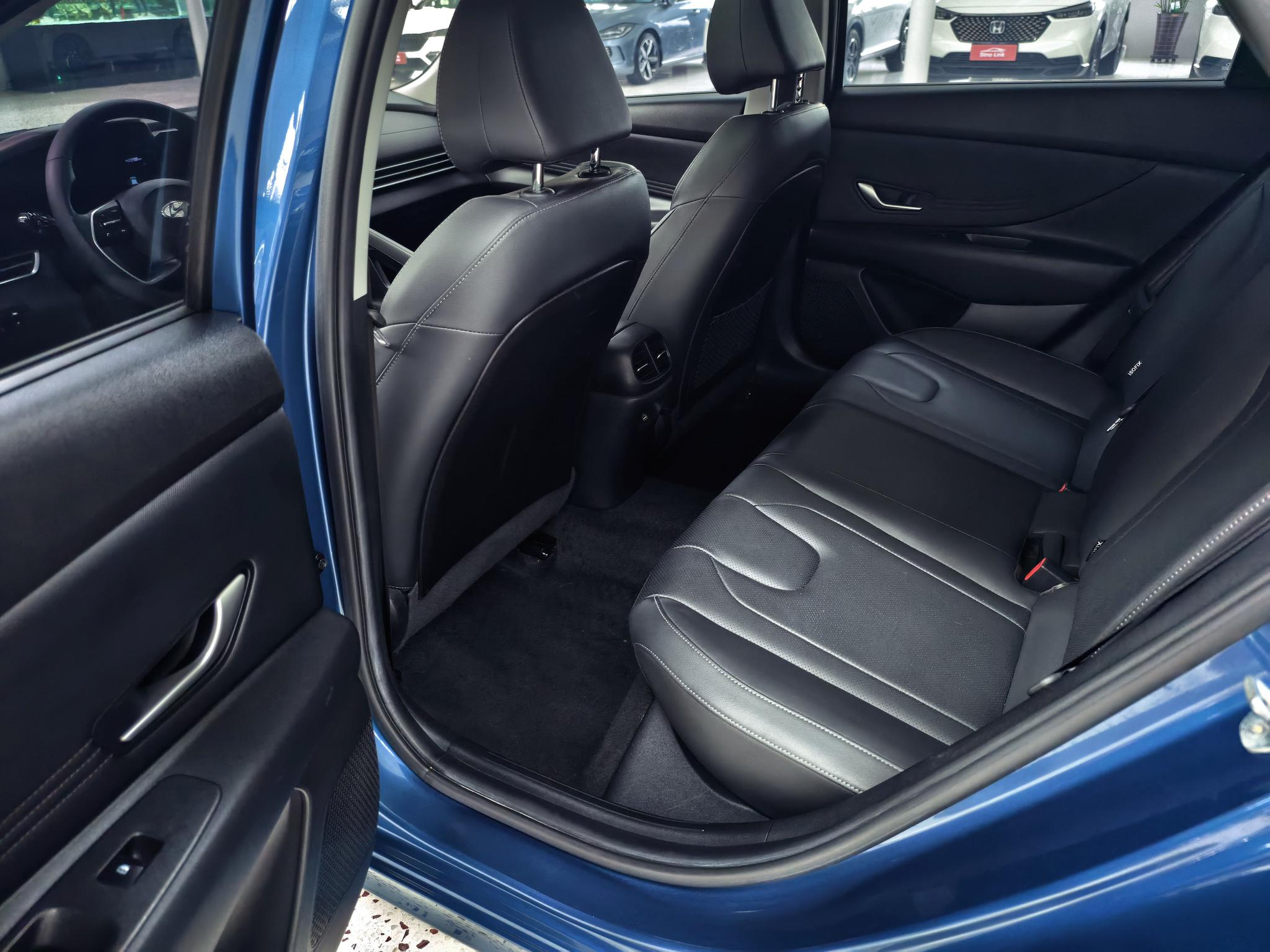 Hyundai Elantra 2022, фото 8