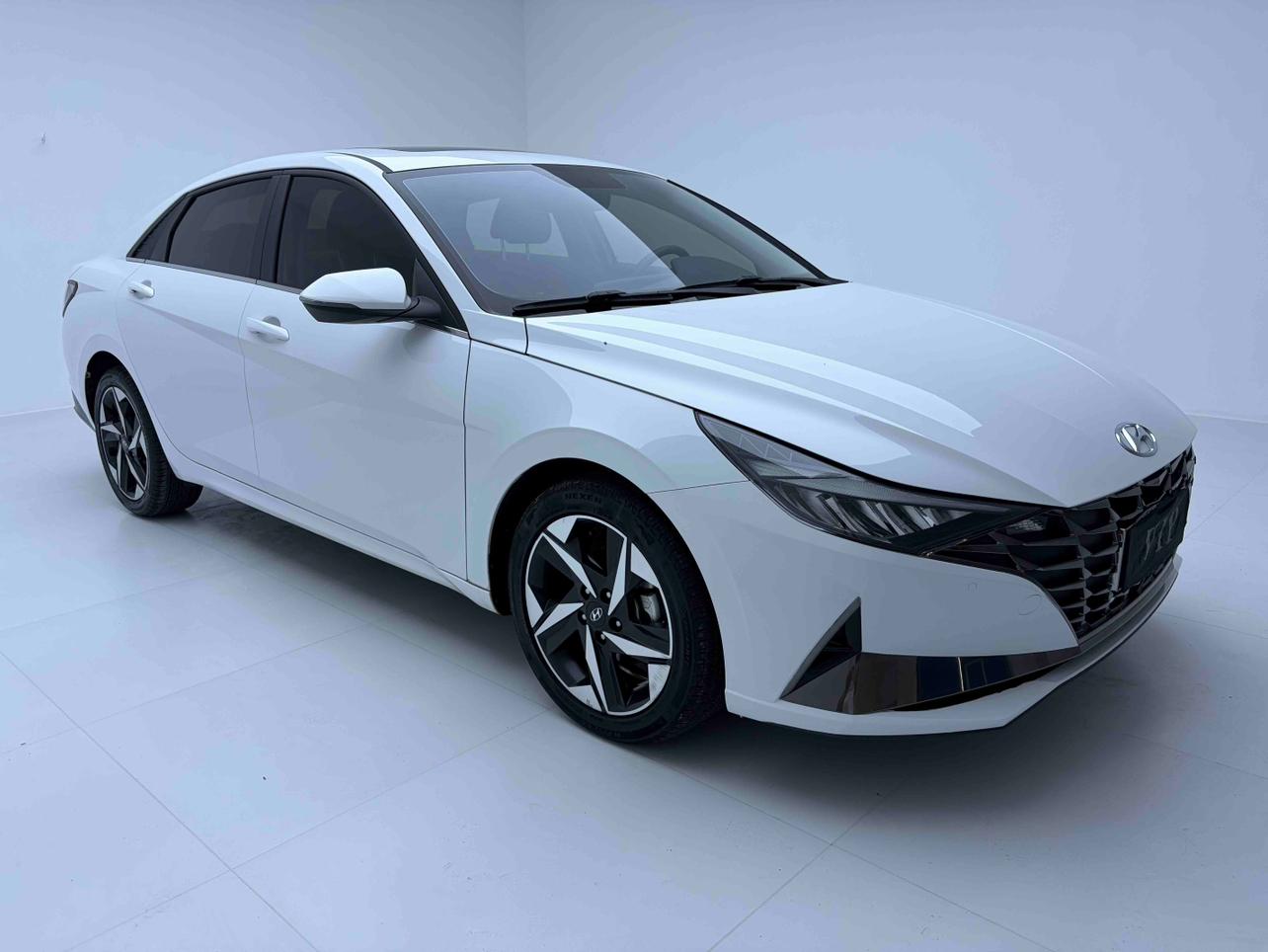 Hyundai Elantra 2022, фото 3