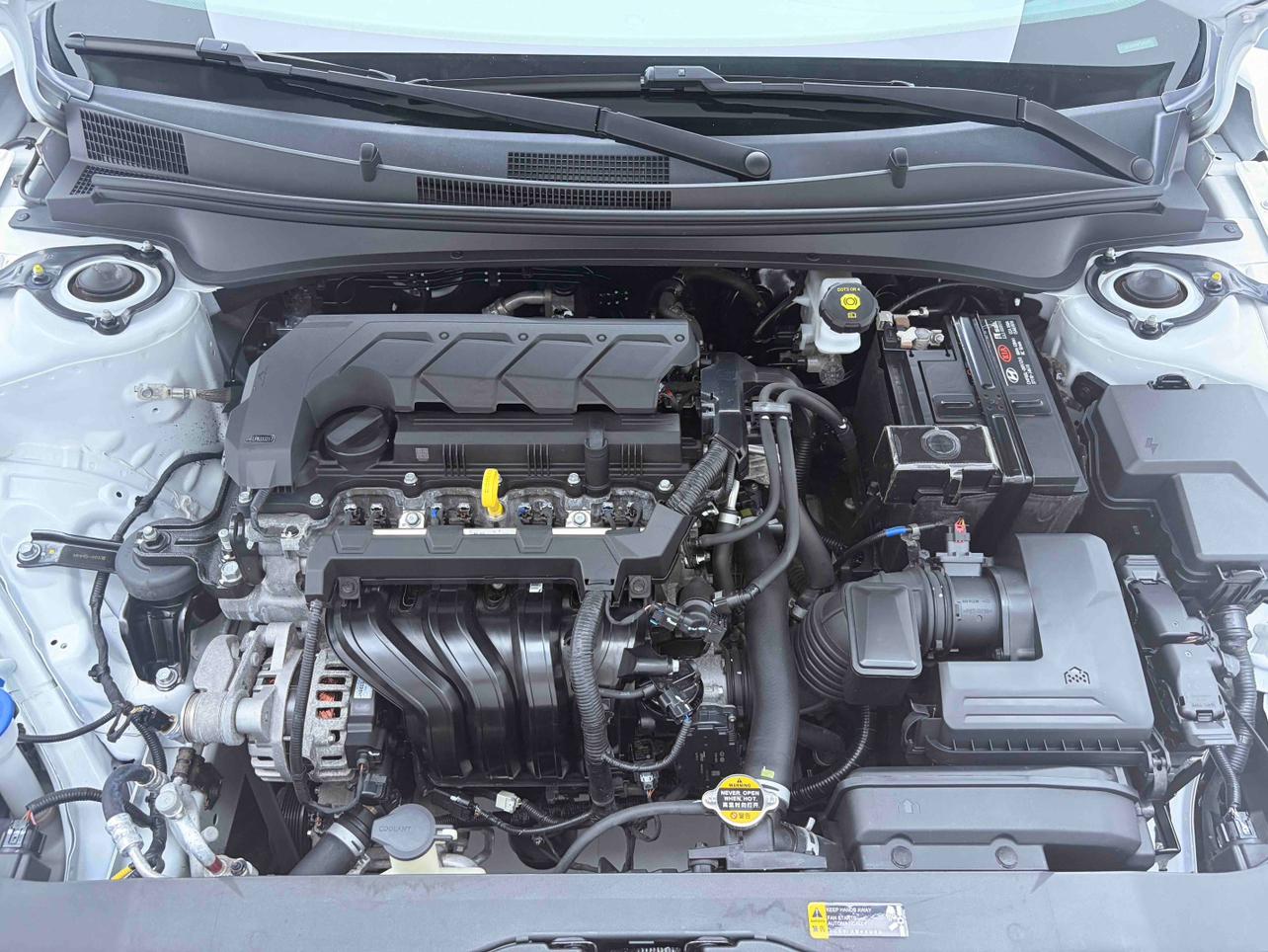 Hyundai Elantra 2023, фото 14