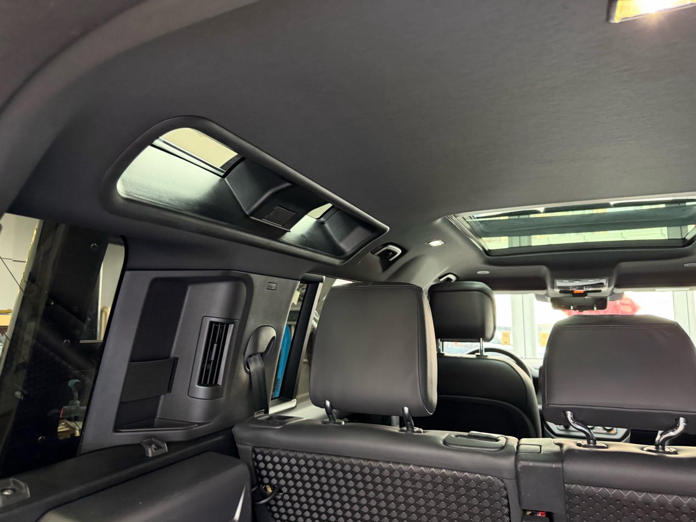 Land Rover Defender 2023, фото 15