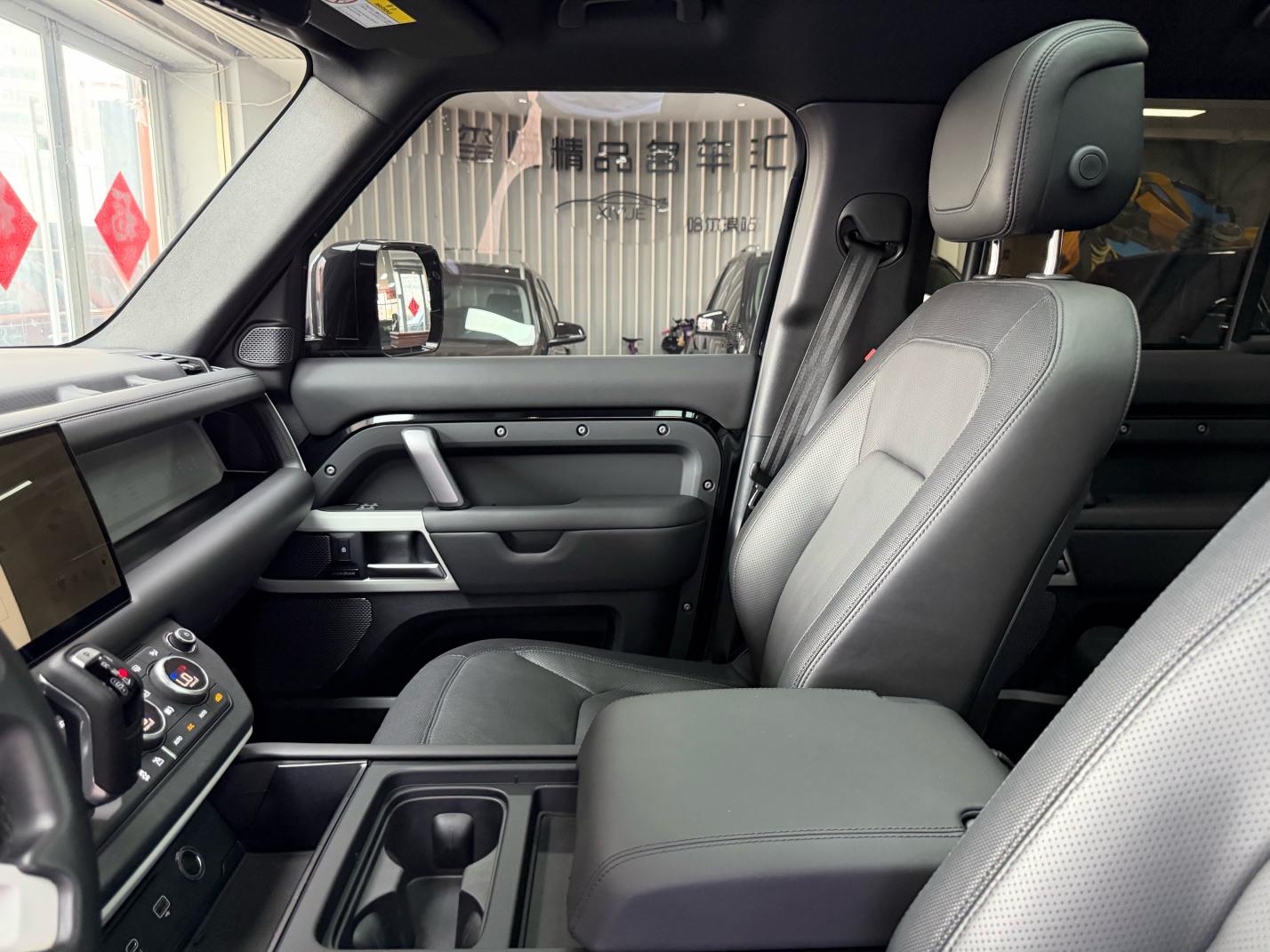 Land Rover Defender 2023, фото 16