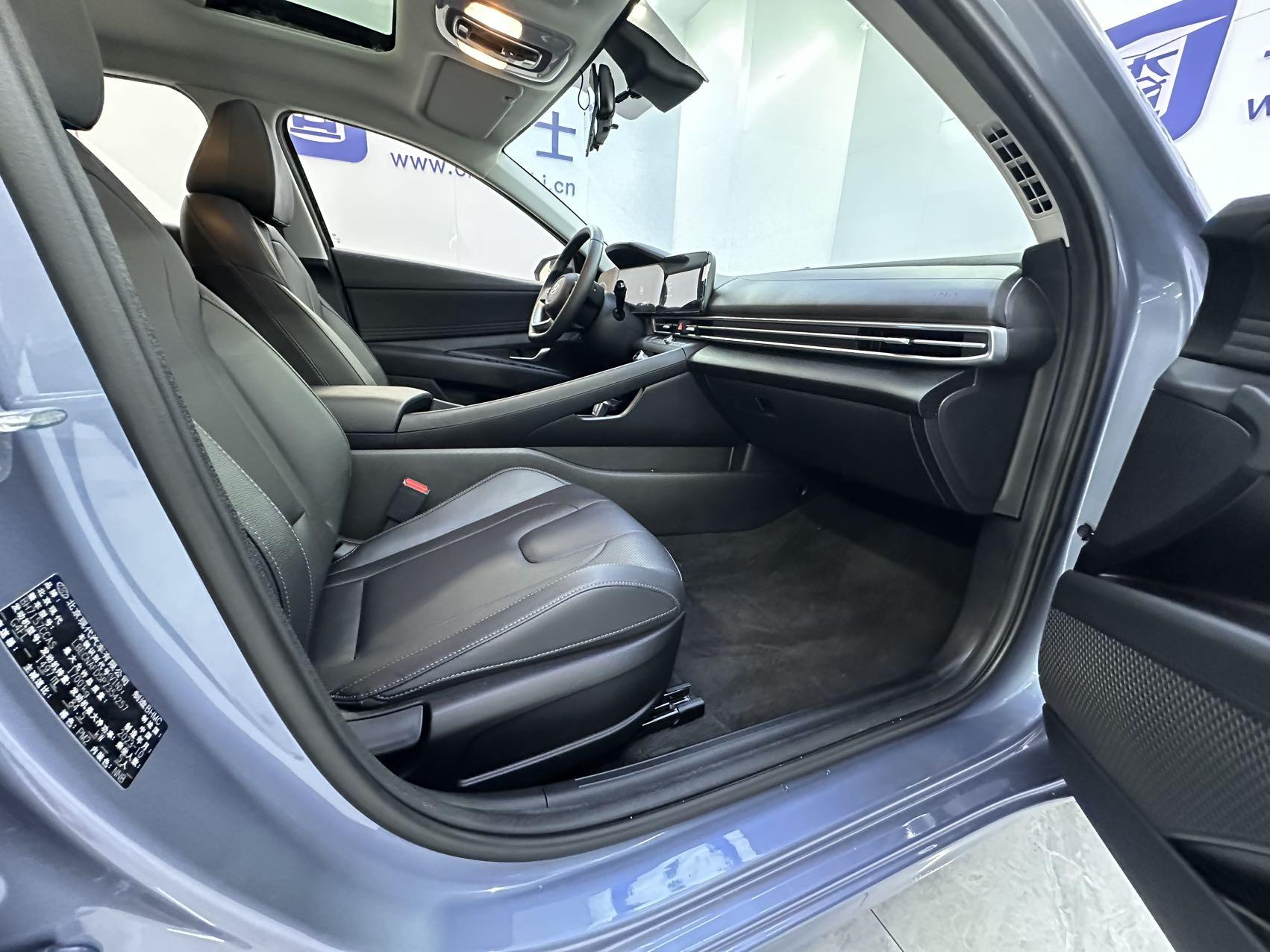 Hyundai Elantra 2023, фото 16