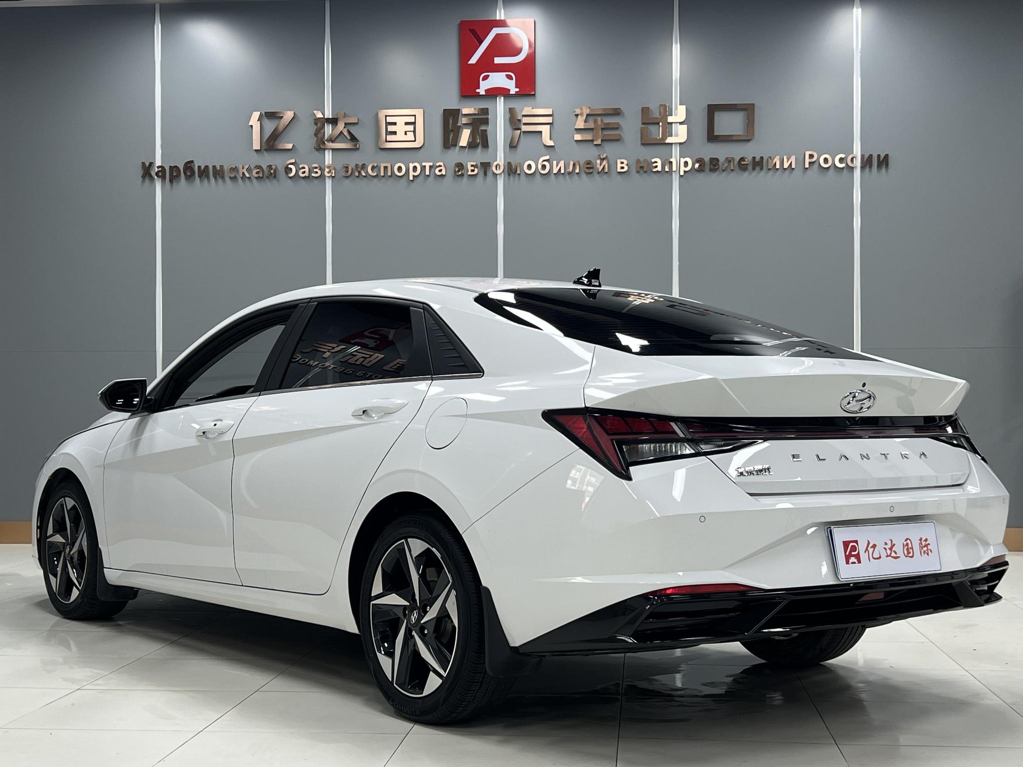 Hyundai Elantra 2022, фото 6