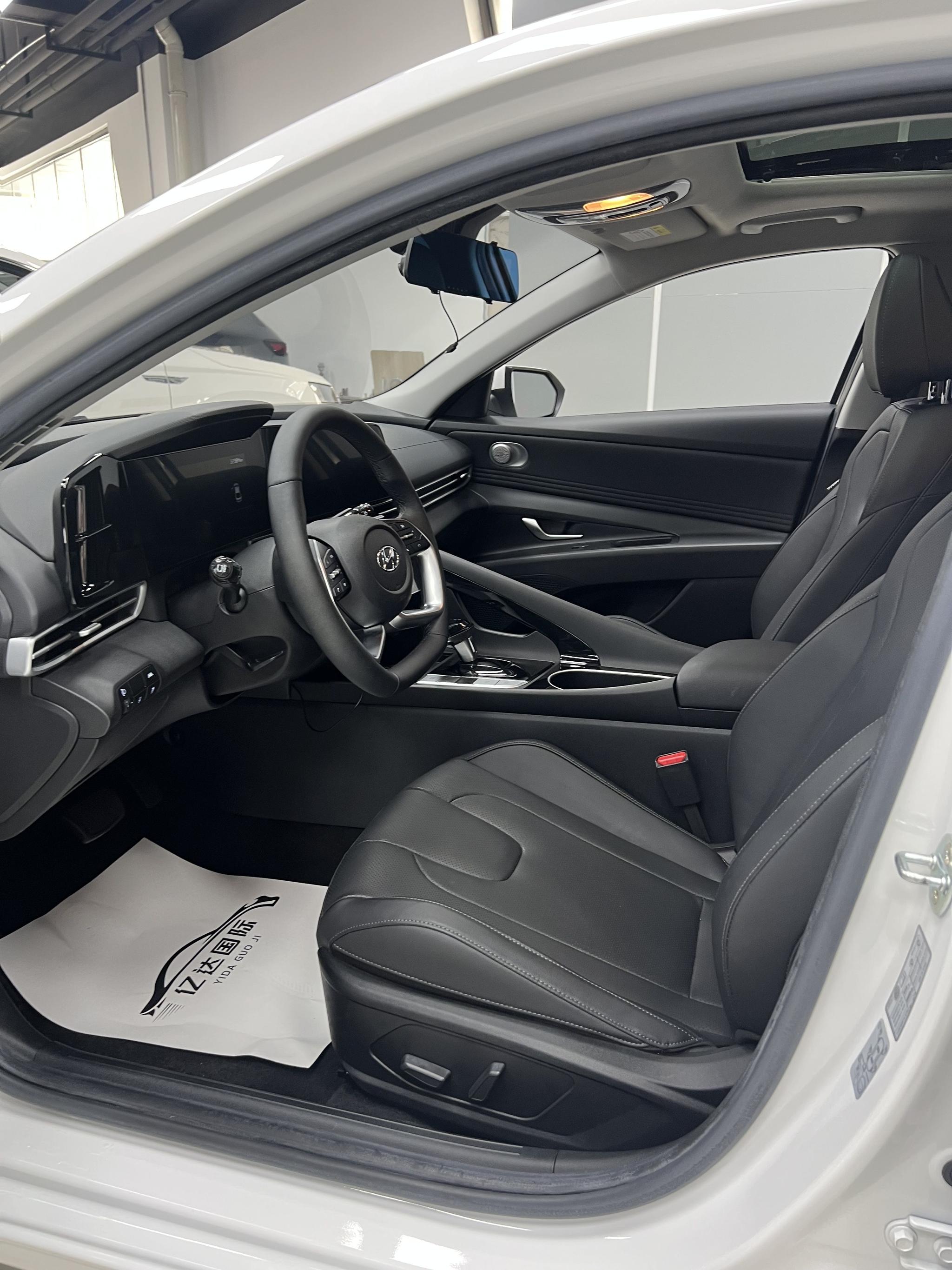 Hyundai Elantra 2022, фото 16