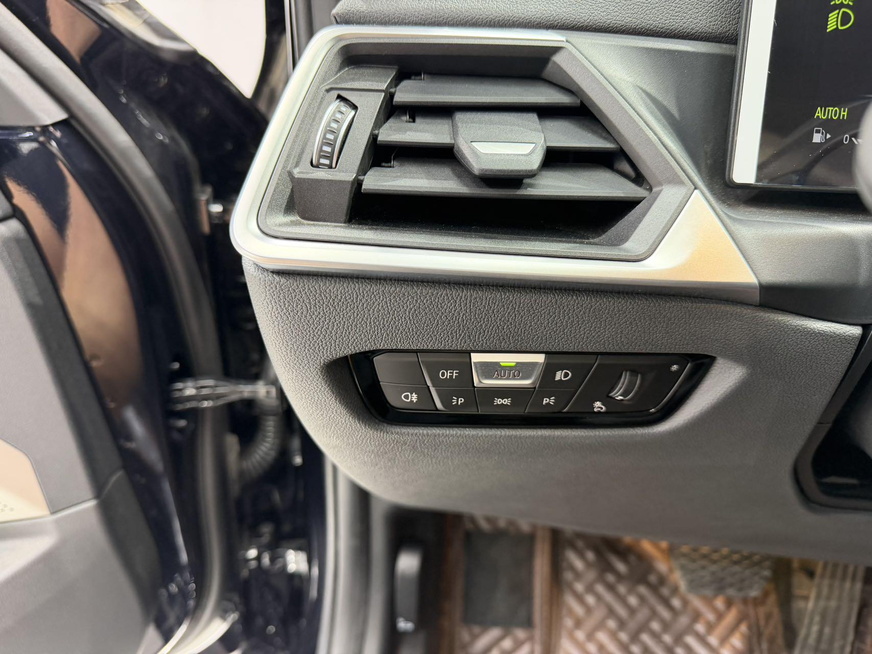 BMW 3 2023, фото 10