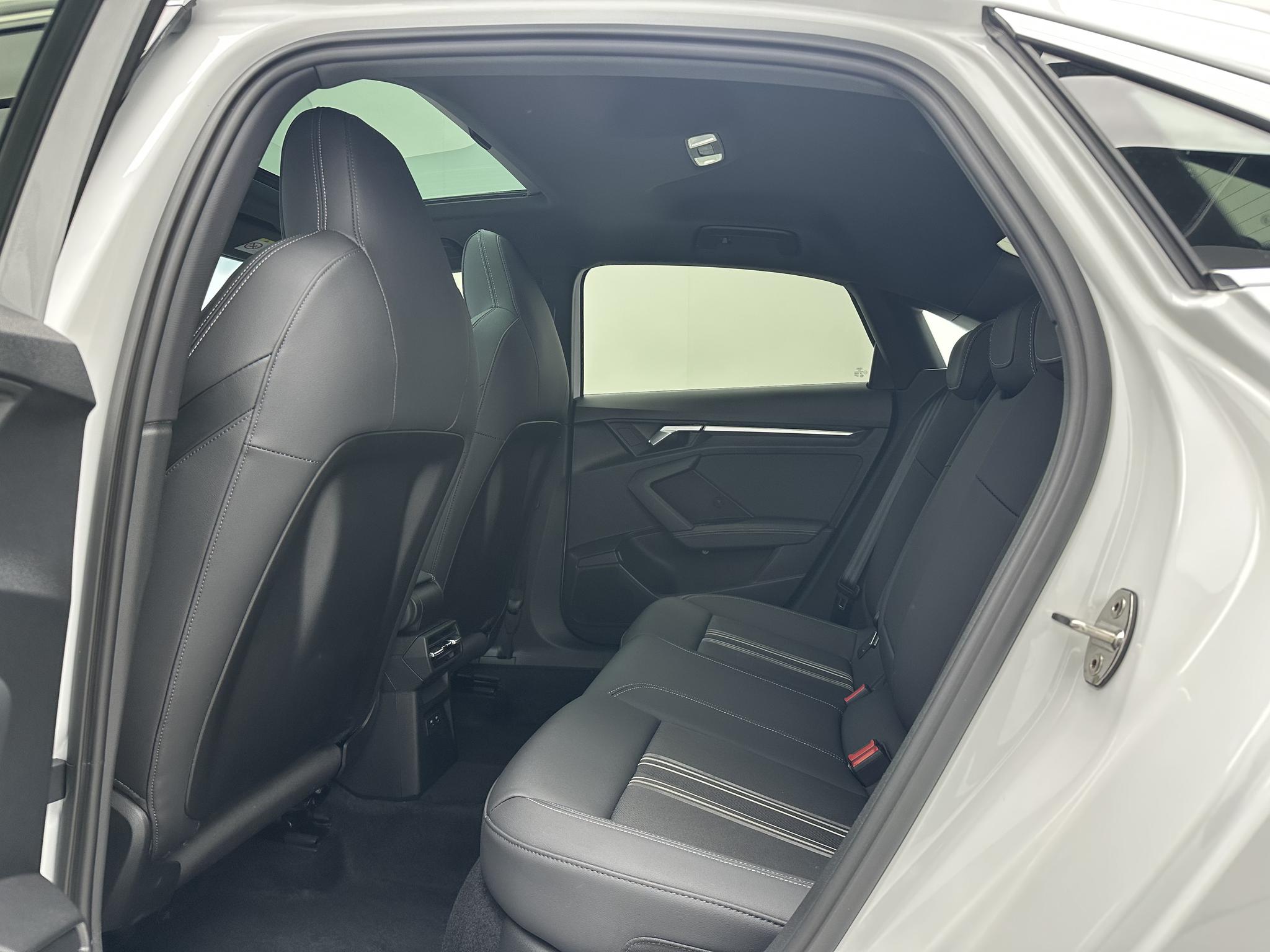 Audi A3 2022, фото 6