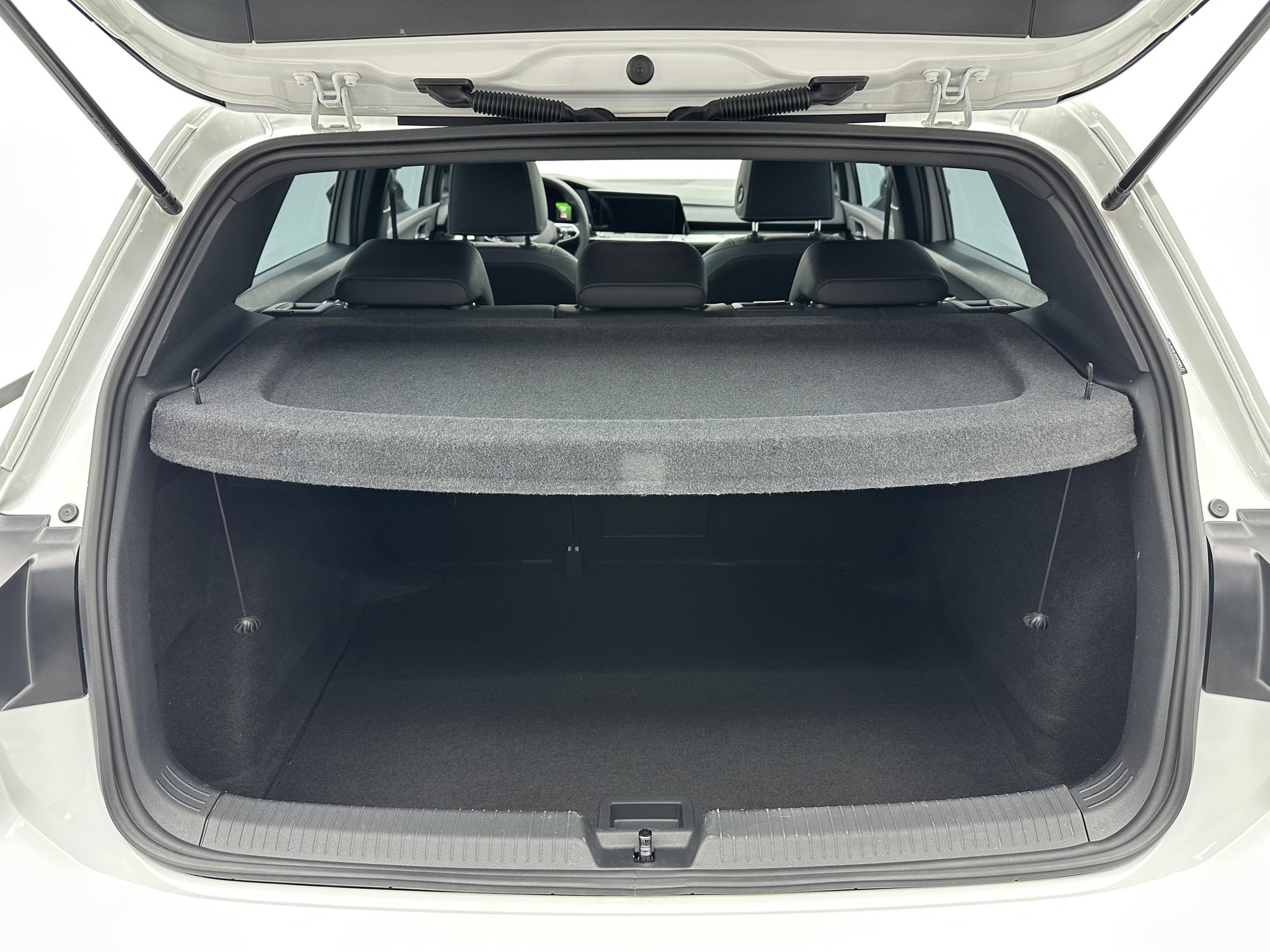 Volkswagen Golf 2023, фото 17