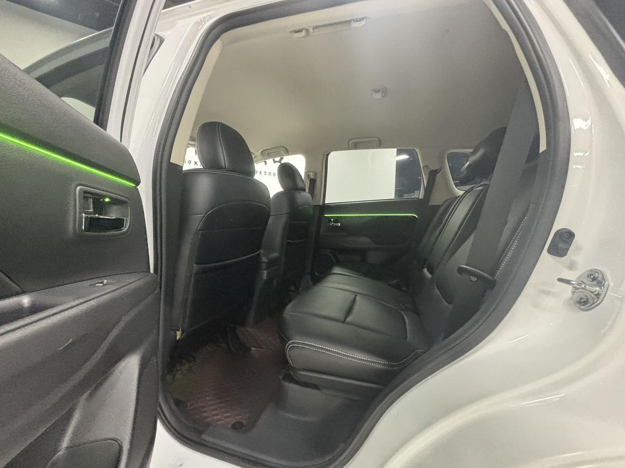 Mitsubishi Outlander 2021, фото 8