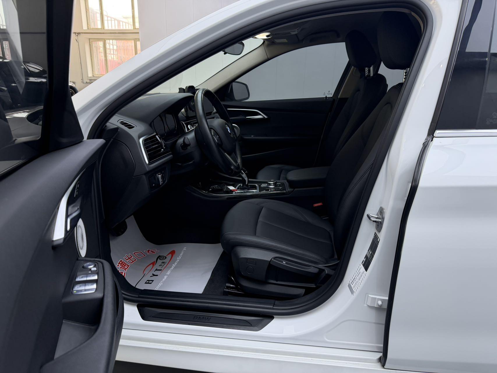 BMW 1 Series 2021, фото 7