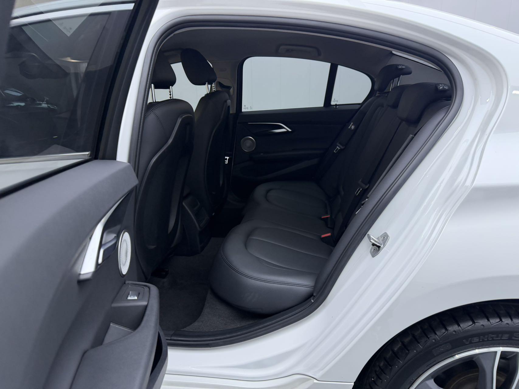 BMW 1 Series 2021, фото 9